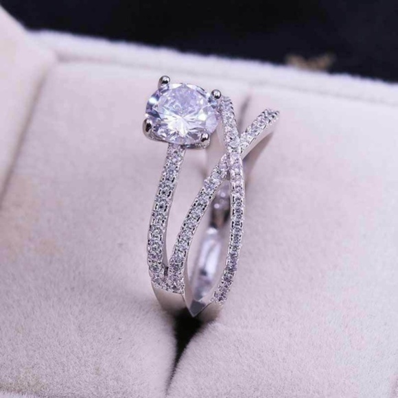 Elegant 925 Silver White Sapphire Ring New - Picture 2 of 5